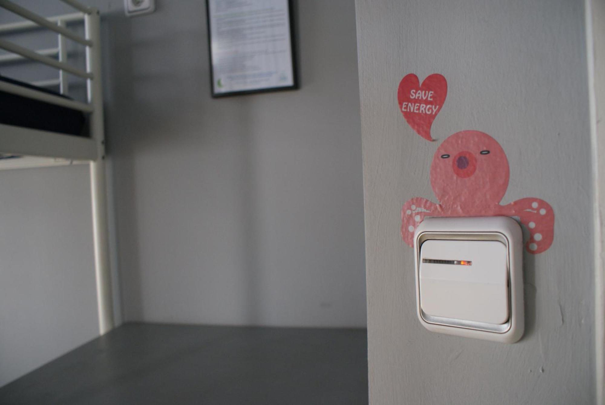 Sleep Green - Certified Eco Youth Hostel Барселона Номер фото