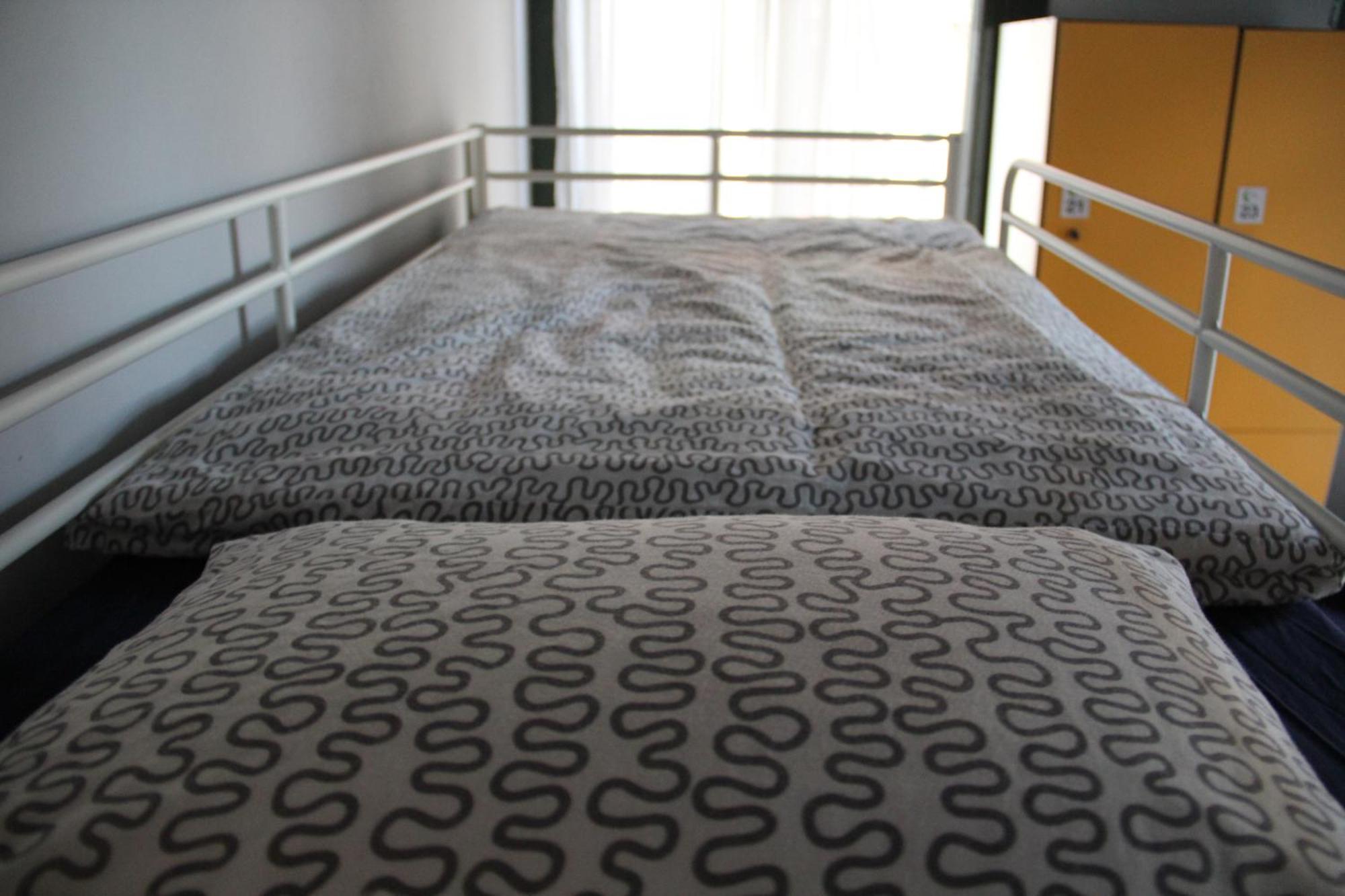 Sleep Green - Certified Eco Youth Hostel Барселона Номер фото