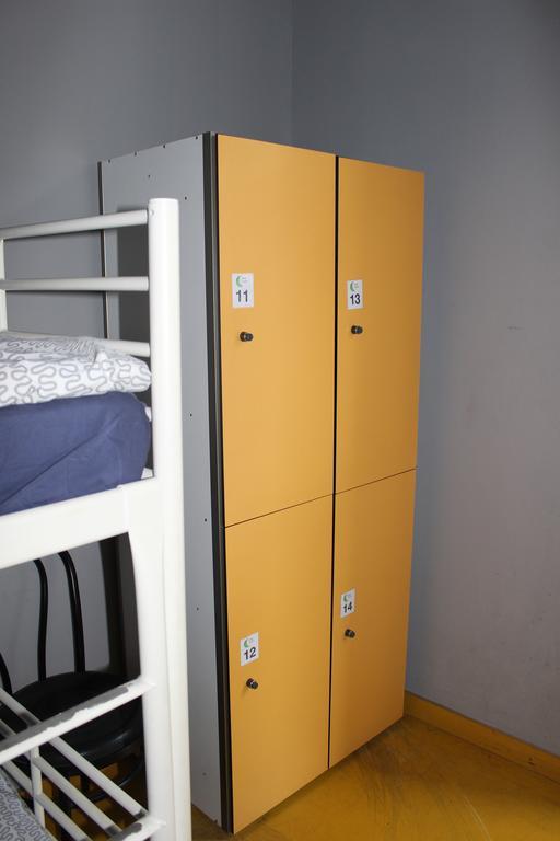 Sleep Green - Certified Eco Youth Hostel Барселона Экстерьер фото