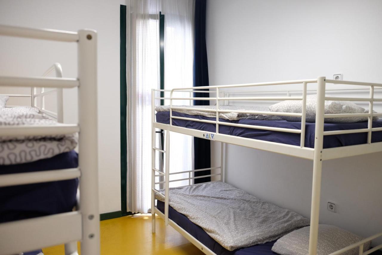 Sleep Green - Certified Eco Youth Hostel Барселона Экстерьер фото