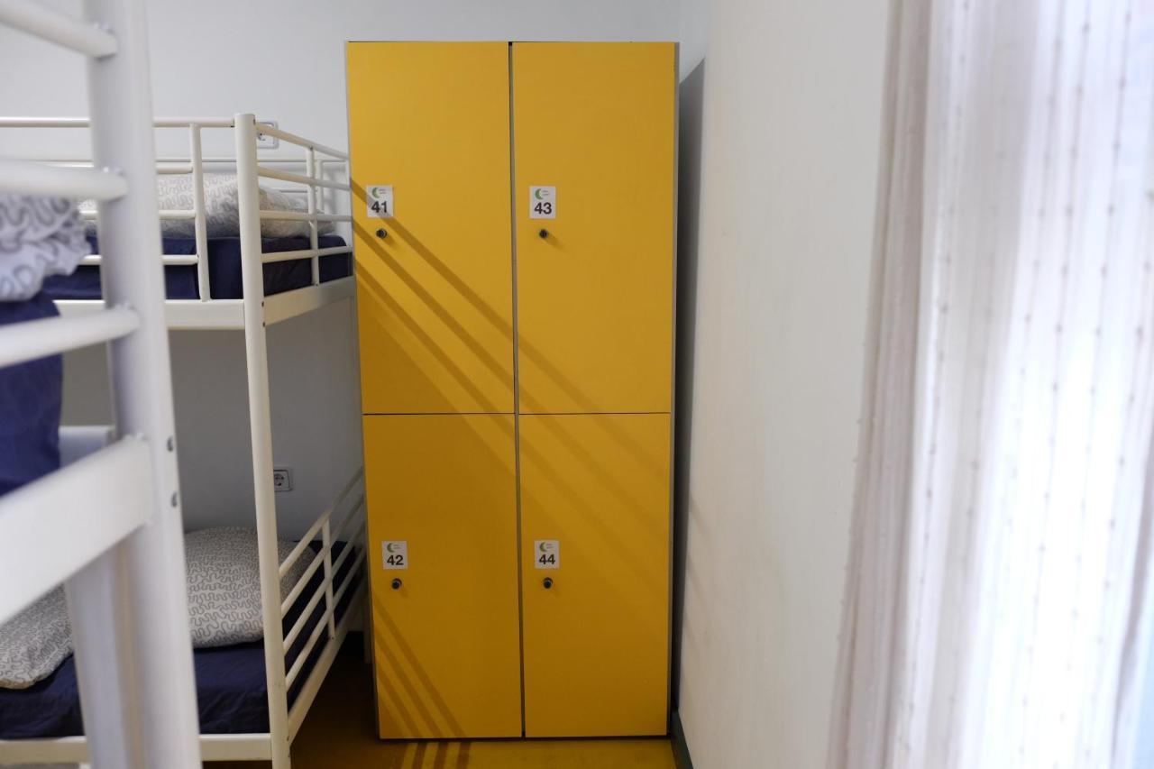 Sleep Green - Certified Eco Youth Hostel Барселона Экстерьер фото